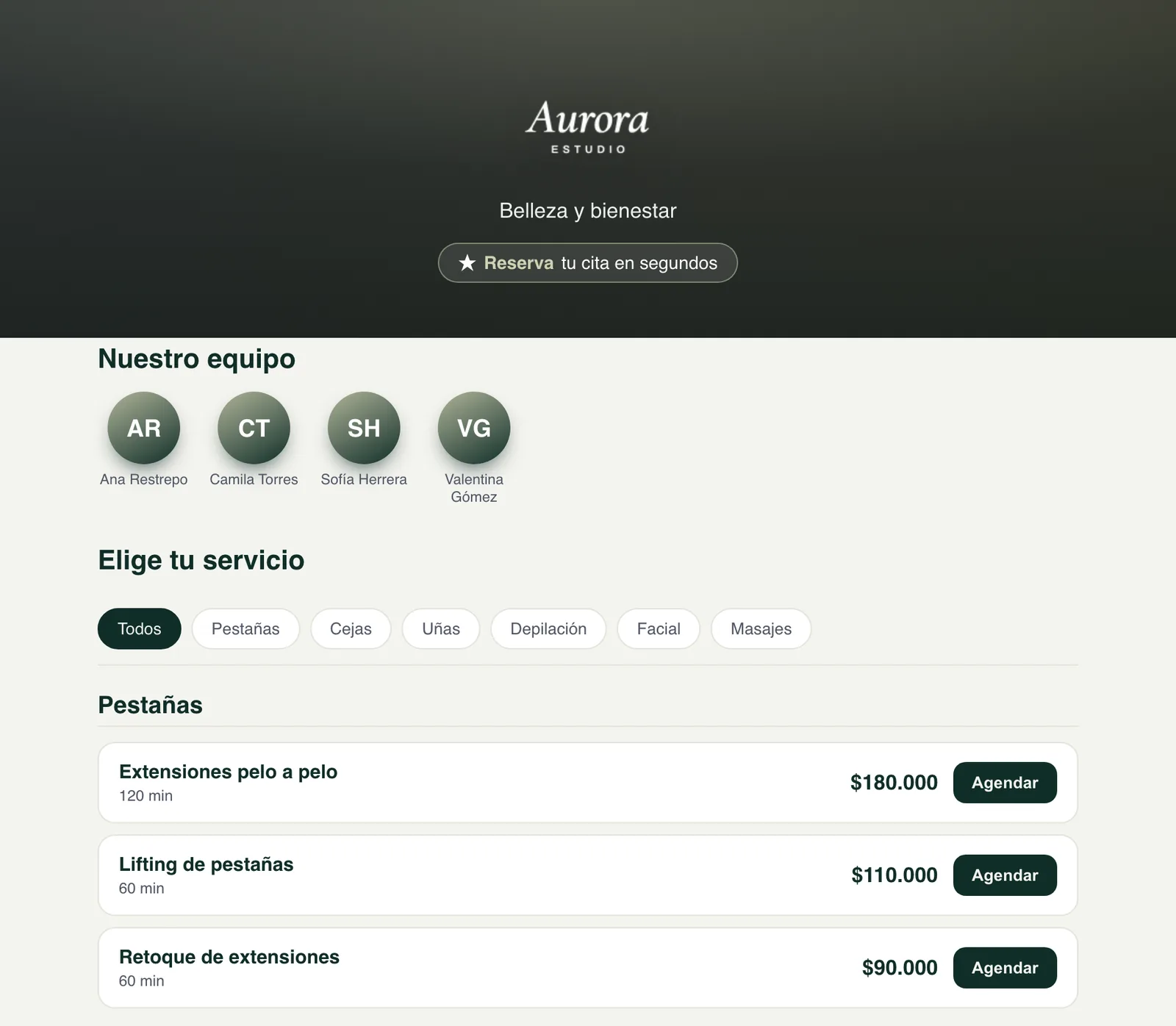 Página pública de reservas con equipo, categorías y servicios con precio